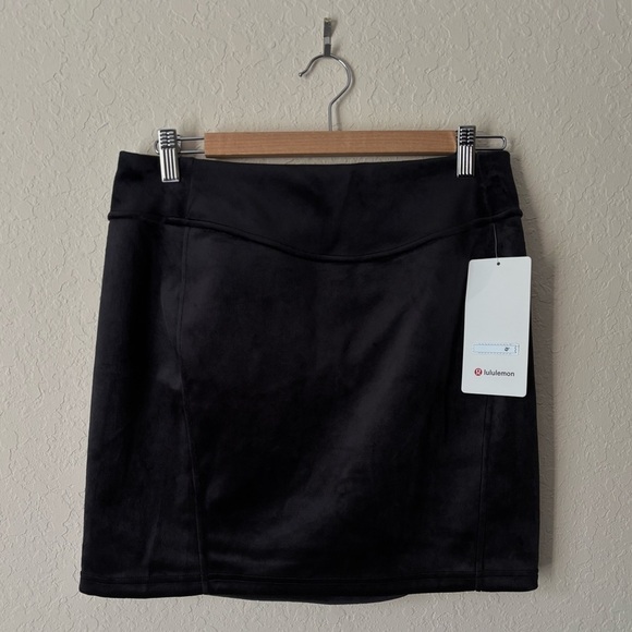 Lululemon | Women's Scuba High-Rise Velvet Mini Skirt Black Size Large NWT - Picture 3 of 8